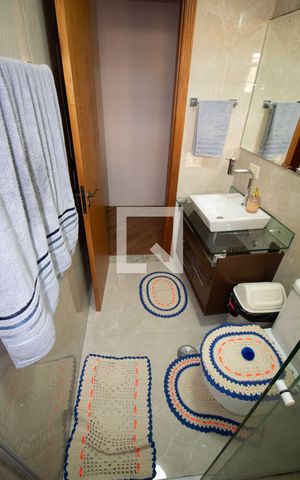 Casa de condomínio à venda com 190m², 4 quartos e 3 vagas Casa de condomínio à venda com 190m², 4 quartos e 3 vagasbanheiro 1