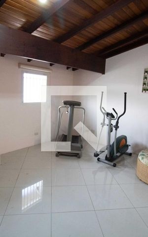 Casa de condomínio à venda com 190m², 4 quartos e 3 vagas Casa de condomínio à venda com 190m², 4 quartos e 3 vagasQuarto 4