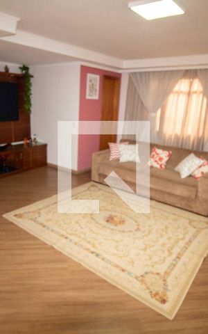 Casa de condomínio à venda com 190m², 4 quartos e 3 vagas Casa de condomínio à venda com 190m², 4 quartos e 3 vagasSala