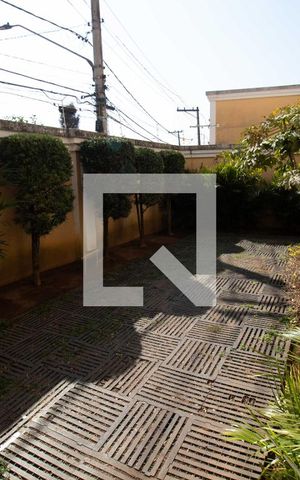 Casa de condomínio à venda com 190m², 4 quartos e 3 vagas Casa de condomínio à venda com 190m², 4 quartos e 3 vagasÁrea Externa