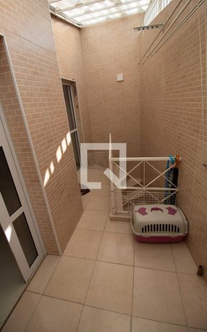 Casa de condomínio à venda com 190m², 4 quartos e 3 vagas Casa de condomínio à venda com 190m², 4 quartos e 3 vagasÁrea de Serviço
