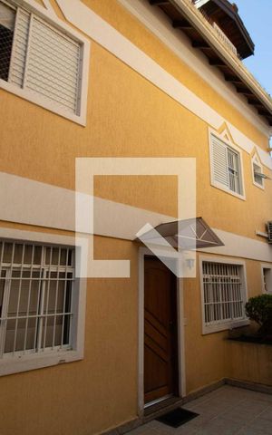Casa de condomínio à venda com 190m², 4 quartos e 3 vagas Casa de condomínio à venda com 190m², 4 quartos e 3 vagasÁrea Externa