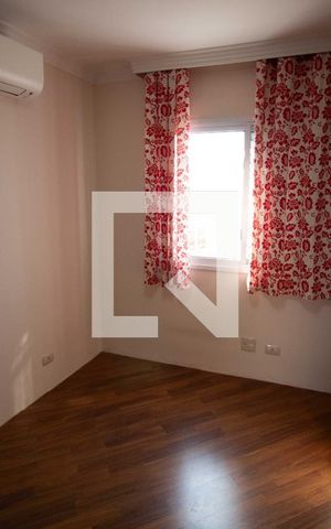 Casa de condomínio à venda com 190m², 4 quartos e 3 vagas Casa de condomínio à venda com 190m², 4 quartos e 3 vagasQuarto 2