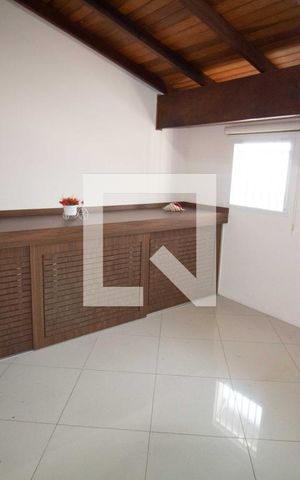 Casa de condomínio à venda com 190m², 4 quartos e 3 vagas Casa de condomínio à venda com 190m², 4 quartos e 3 vagasQuarto 4
