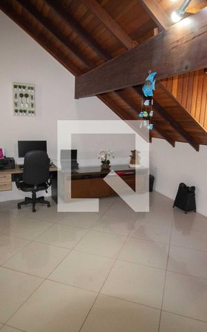 Casa de condomínio à venda com 190m², 4 quartos e 3 vagas Casa de condomínio à venda com 190m², 4 quartos e 3 vagasQuarto 4