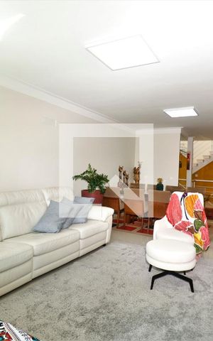 Casa à venda com 200m², 3 quartos e 3 vagasSala