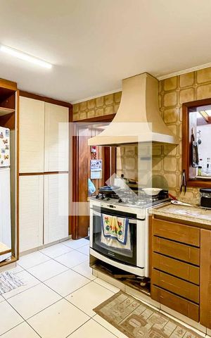 Casa à venda com 500m², 4 quartos e 5 vagas Casa à venda com 500m², 4 quartos e 5 vagasCozinha