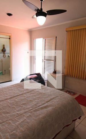 Casa à venda com 120m², 4 quartos e 2 vagasQuarto 3