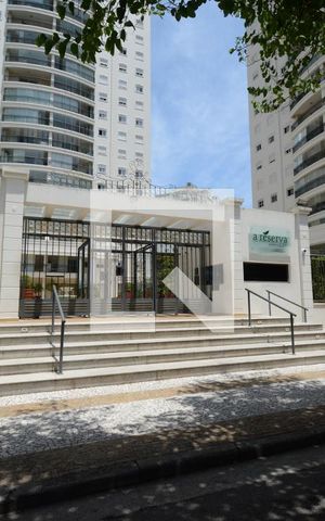 Apartamento à venda com 330m², 4 quartos e 3 vagasFachada e portaria