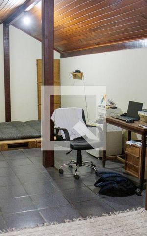 Casa de condomínio à venda com 720m², 6 quartos e 6 vagas Casa de condomínio à venda com 720m², 6 quartos e 6 vagasQuarto 3
