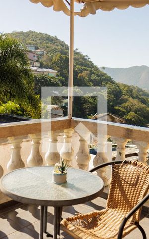 Casa de condomínio à venda com 720m², 6 quartos e 6 vagas Casa de condomínio à venda com 720m², 6 quartos e 6 vagasVaranda 2