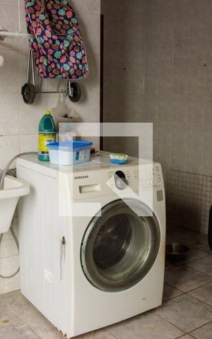 Casa de condomínio à venda com 720m², 6 quartos e 6 vagas Casa de condomínio à venda com 720m², 6 quartos e 6 vagasÁrea de Serviço