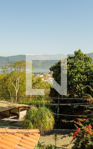 Casa de condomínio à venda com 720m², 6 quartos e 6 vagas Casa de condomínio à venda com 720m², 6 quartos e 6 vagasVista