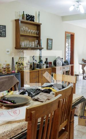Casa de condomínio à venda com 720m², 6 quartos e 6 vagas Casa de condomínio à venda com 720m², 6 quartos e 6 vagasSala de Jantar
