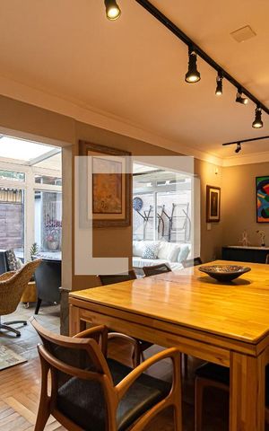 Casa à venda com 540m², 5 quartos e 5 vagas Casa à venda com 540m², 5 quartos e 5 vagasÁrea comum