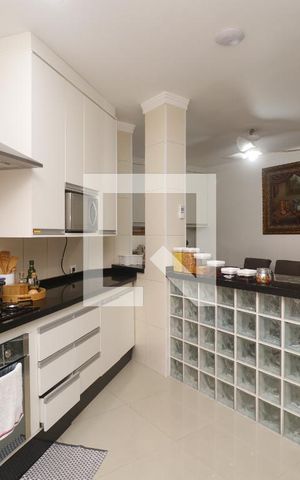 Casa para alugar com 220m², 3 quartos e 4 vagasCopa e cozinha