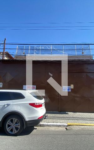 Casa para alugar com 220m², 3 quartos e 4 vagasFachada