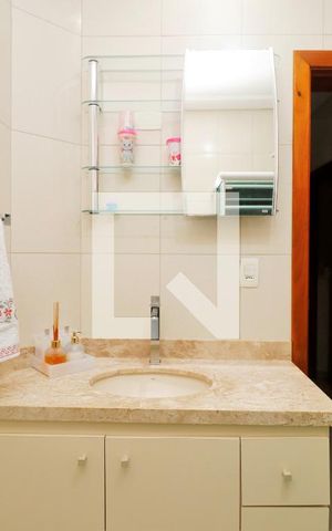 Casa para alugar com 220m², 3 quartos e 4 vagasBanheiro Social