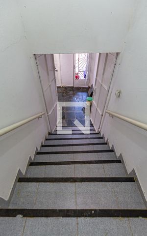 Casa à venda com 261m², 3 quartos e 2 vagas Casa à venda com 261m², 3 quartos e 2 vagasEscada Edicula