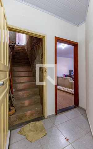Casa à venda com 261m², 3 quartos e 2 vagas Casa à venda com 261m², 3 quartos e 2 vagasEscada Edicula