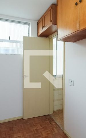 Apartamento à venda com 124m², 3 quartos e 3 vagas Apartamento à venda com 124m², 3 quartos e 3 vagasQuarto de Serviço