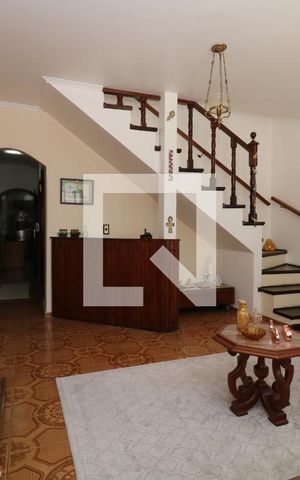 Casa à venda com 100m², 4 quartos e 2 vagasSala