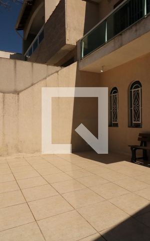 Casa à venda com 100m², 4 quartos e 2 vagasQuintal