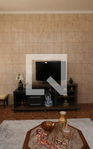 Casa à venda com 100m², 4 quartos e 2 vagasSala