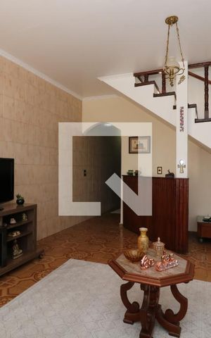 Casa à venda com 100m², 4 quartos e 2 vagasSala