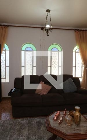 Casa à venda com 100m², 4 quartos e 2 vagasSala