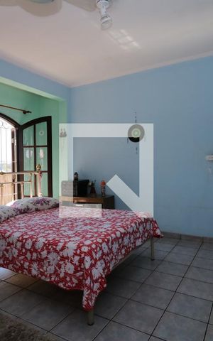 Casa à venda com 100m², 4 quartos e 2 vagasSuite