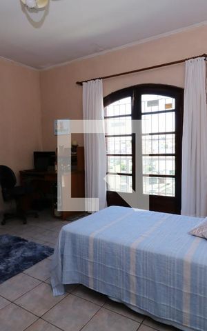 Casa à venda com 100m², 4 quartos e 2 vagasQuarto 1