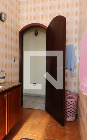 Casa à venda com 100m², 4 quartos e 2 vagasBanheiro Social 1