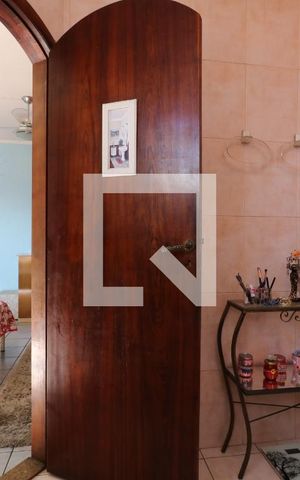 Casa à venda com 100m², 4 quartos e 2 vagasBanheiro da Suite