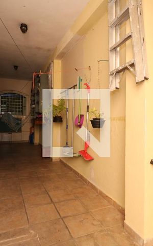 Casa à venda com 100m², 4 quartos e 2 vagasQuintal