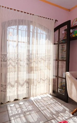 Casa à venda com 100m², 4 quartos e 2 vagasQuarto 3