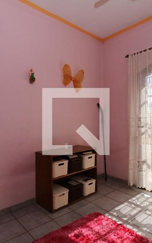 Casa à venda com 100m², 4 quartos e 2 vagasQuarto 3