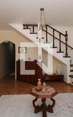 Casa à venda com 100m², 4 quartos e 2 vagasSala