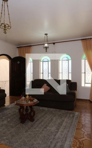 Casa à venda com 100m², 4 quartos e 2 vagasSala
