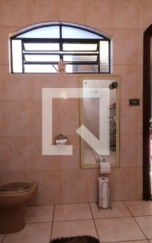 Casa à venda com 100m², 4 quartos e 2 vagasBanheiro da Suite
