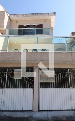 Casa à venda com 100m², 4 quartos e 2 vagasFachada