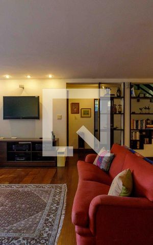 Casa à venda com 250m², 4 quartos e 5 vagas Casa à venda com 250m², 4 quartos e 5 vagasSala