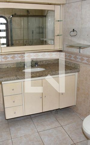 Casa à venda com 440m², 4 quartos e 5 vagasBanheiro da Suíte 1