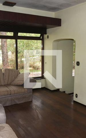 Casa à venda com 440m², 4 quartos e 5 vagasSala