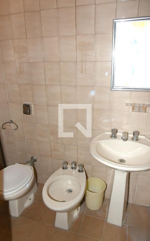 Casa à venda com 440m², 4 quartos e 5 vagasBanheiro da Suíte 2