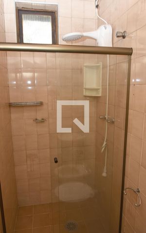 Casa à venda com 440m², 4 quartos e 5 vagasBanheiro da Suíte 2