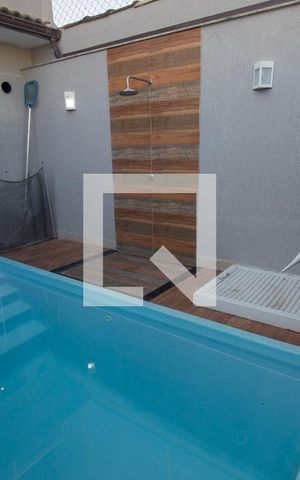 Casa de condomínio à venda com 220m², 4 quartos e 2 vagas Casa de condomínio à venda com 220m², 4 quartos e 2 vagasPiscina