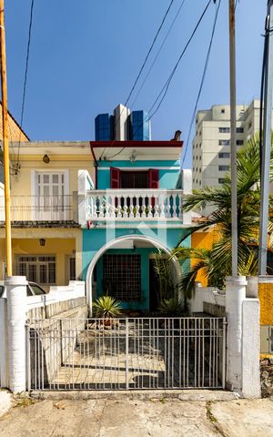 Casa à venda com 130m², 2 quartos e 1 vaga Casa à venda com 130m², 2 quartos e 1 vagaFachada