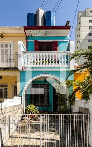 Casa à venda com 130m², 2 quartos e 1 vaga Casa à venda com 130m², 2 quartos e 1 vagaFachada