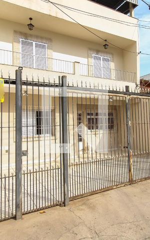 Casa à venda com 130m², 3 quartos e sem vaga Casa à venda com 130m², 3 quartos e sem vagaFachada